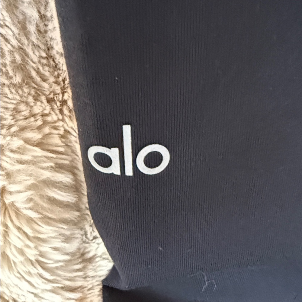 ALO - Black Women’s Airbrush High-waist - Heart throb leggings - Size large - Picture 6 of 6